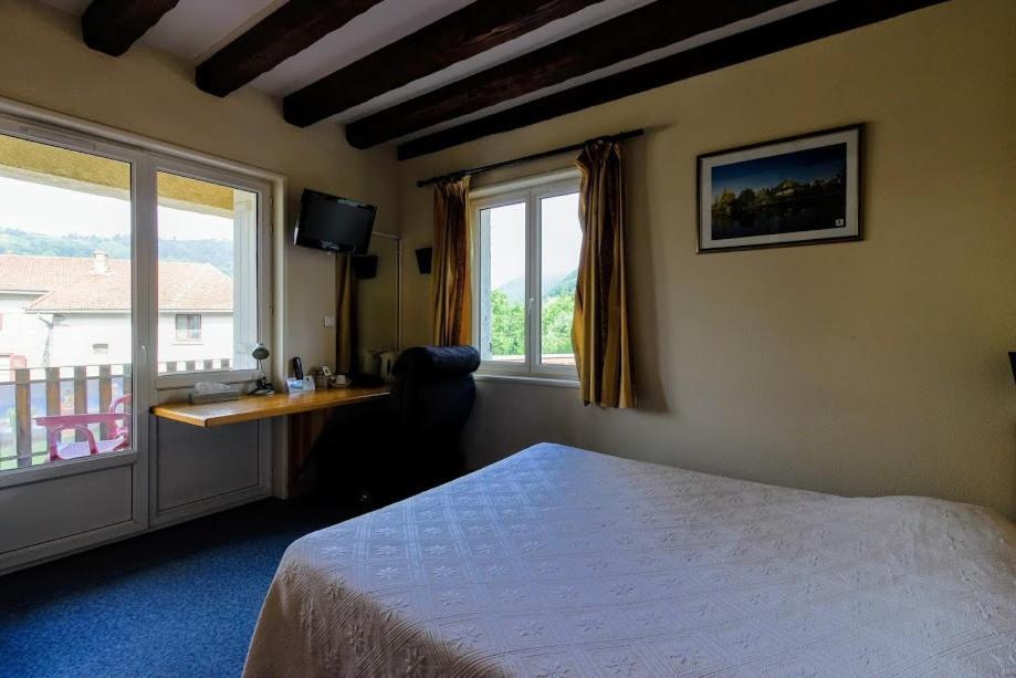 Hotel Logis Des Rives De L'Arzon à Vorey Extérieur photo