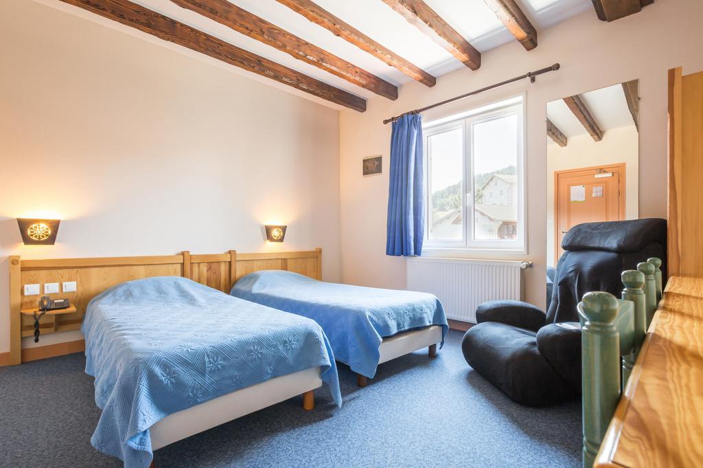 Hotel Logis Des Rives De L'Arzon à Vorey Extérieur photo